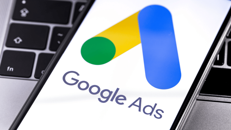 Logo Google Ads sur le smartphone